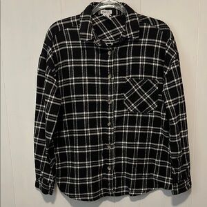 Rue21 Black and White Casual Button Down Shirt